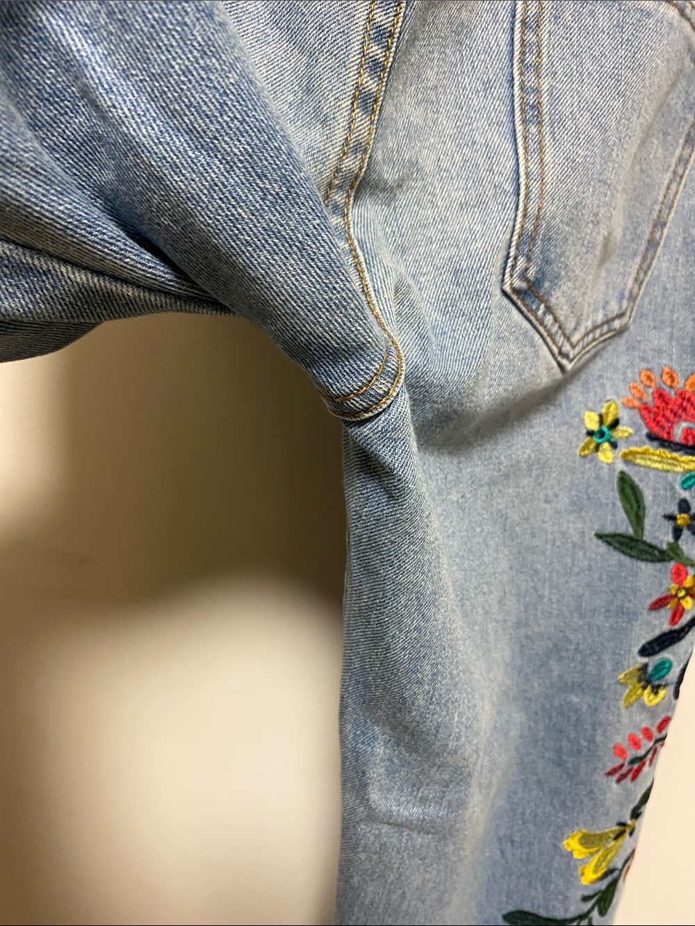 Zara Light Blue Straight-Leg Jeans with Floral Side Embroidery - Picture 12 of 14